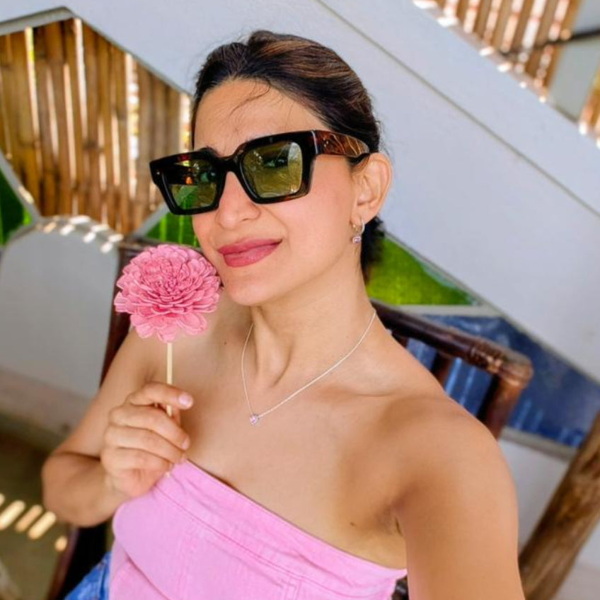 AAHANA KUMRA WEARING BRUSSELS SUN IN TORTOISE/LIGHT GREEN