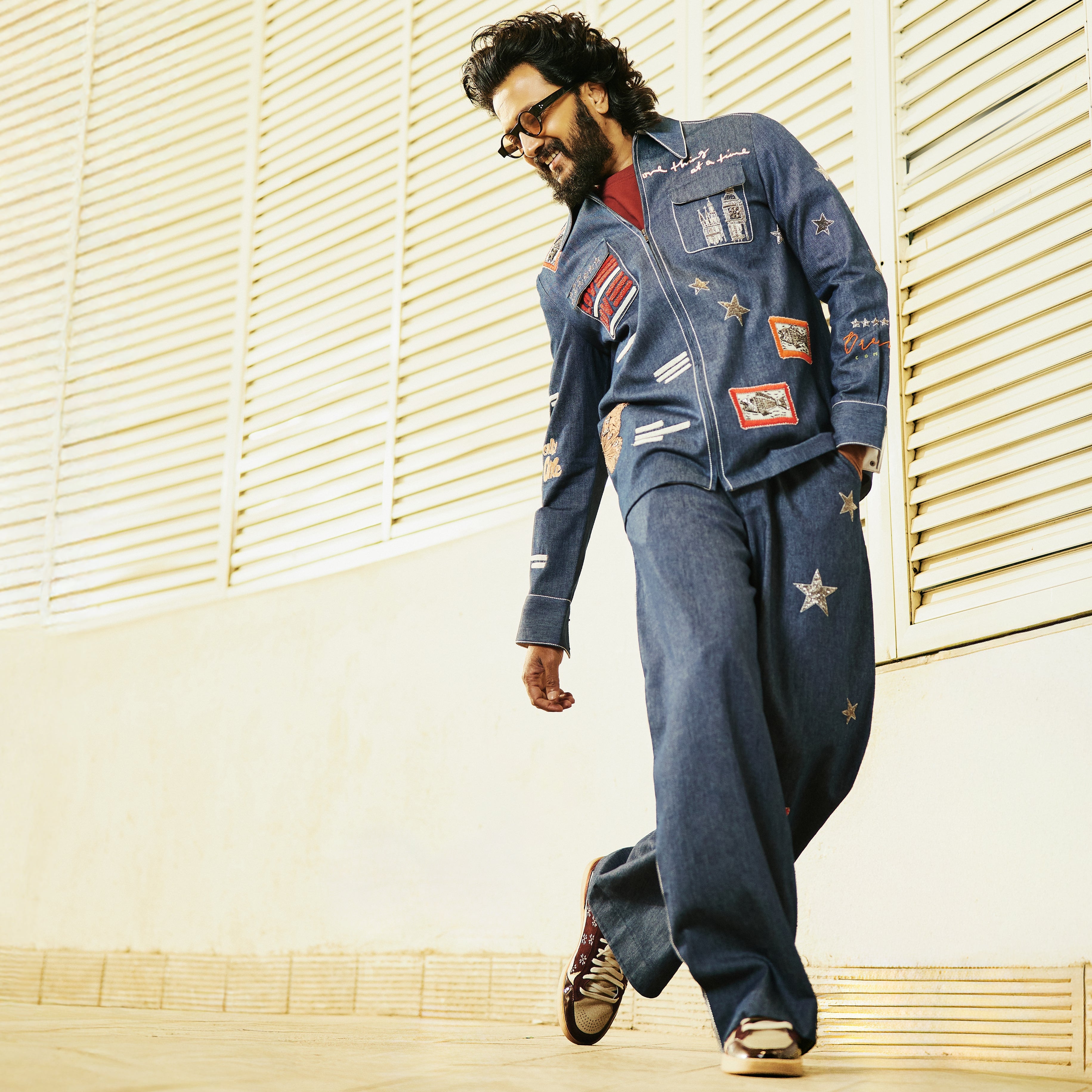 RITEISH DEKHMUKH  WEARING CITRUS SUN IN BLACK / LIGHT PINK