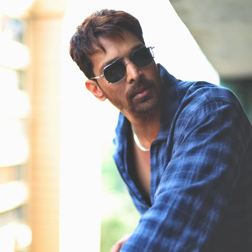 HARSHVARDHAN RANE WEARING FIG SUN IN GREY/GREEN